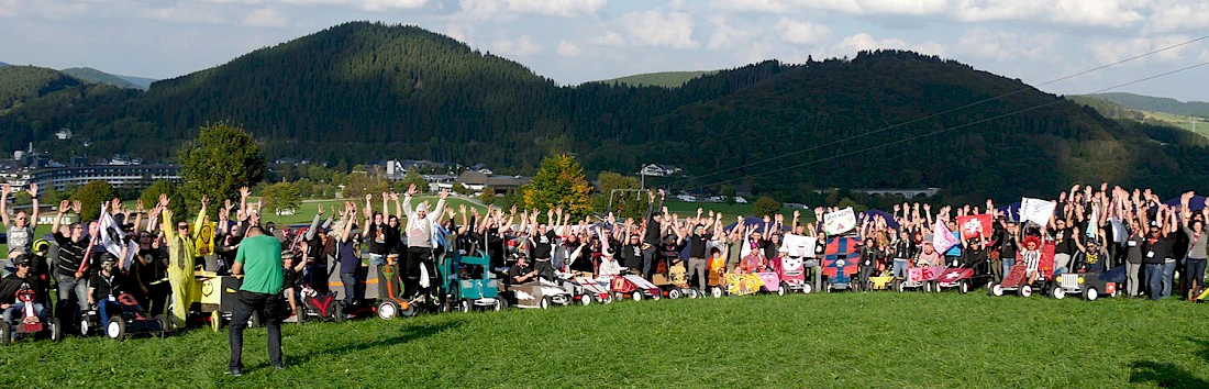 Teambuilding für große Gruppen bundesweit - Seifenkistenrennen