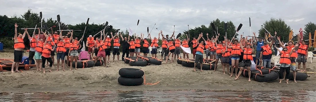 Floßbau als Betriebsausflug